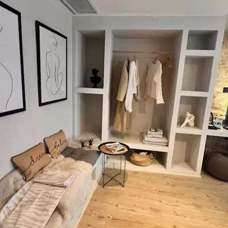 Nisurla Πανσιόν Βουρλά