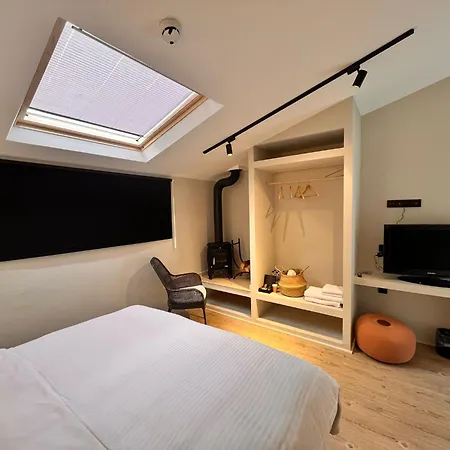 Nisurla Πανσιόν Βουρλά